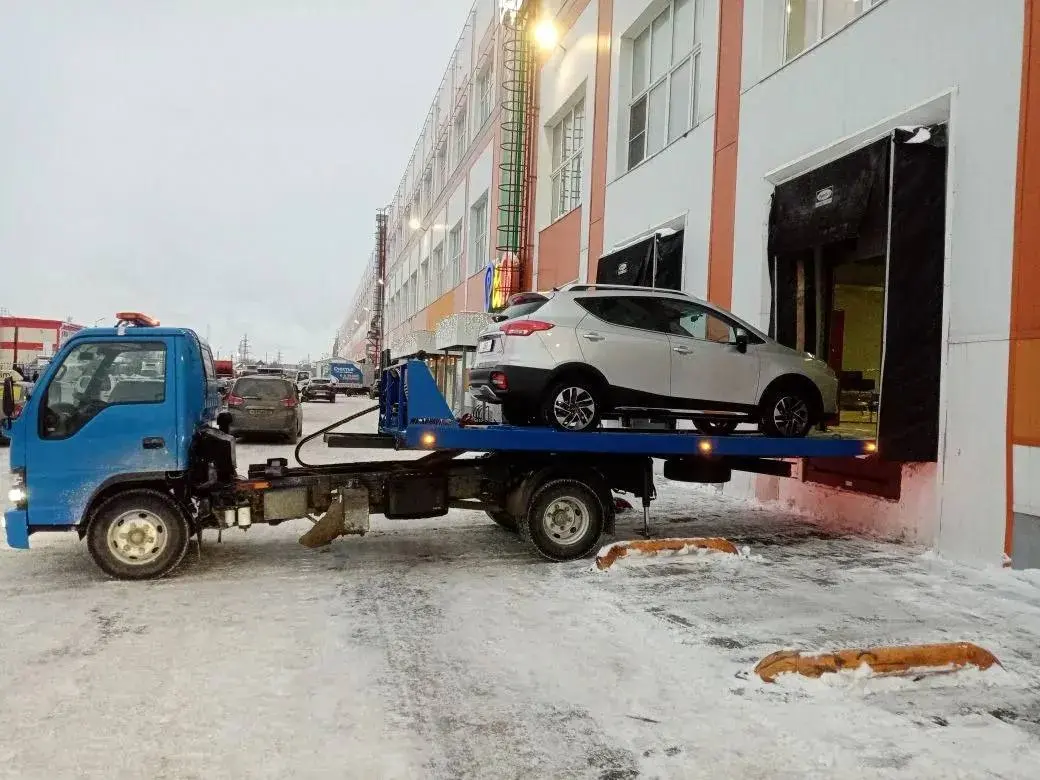 Вскрытие автомобиля без повреждений мастером АВТО-ДОКТОР 45